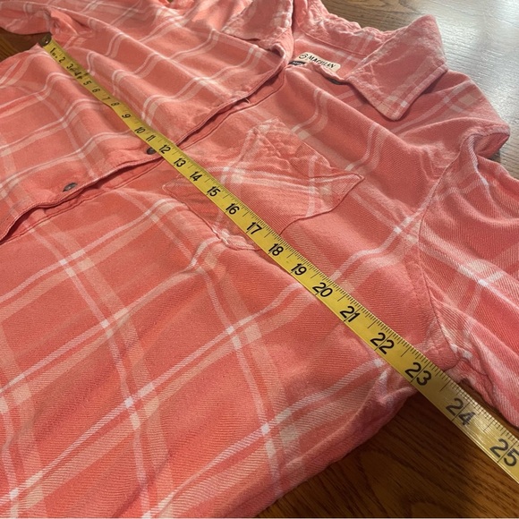 Women’s Magellan Outdoors Boyfriend Fit Long Sleeve Pink Button Down Sz L - Picture 8 of 9